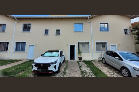 Casa de condomínio para alugar com 90m², 2 quartos e 2 vagasfacahada da casa