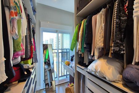 Apartamento à venda com 98m², 2 quartos e 2 vagas Apartamento à venda com 98m², 2 quartos e 2 vagasCloset da suíte