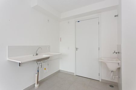 Cozinha de apartamento para alugar com 1 quarto, 28m² em Guaiauna, São Paulo