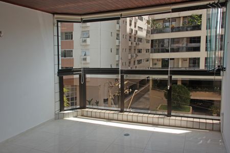 Apartamento para alugar com 213m², 4 quartos e 1 vagaVaranda da Sala
