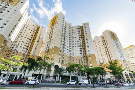 Apartamento para alugar com 64m², 3 quartos e 1 vaga