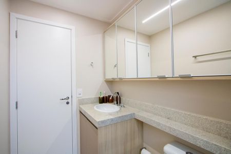Apartamento à venda com 96m², 2 quartos e 2 vagasBanheiro do quarto 1