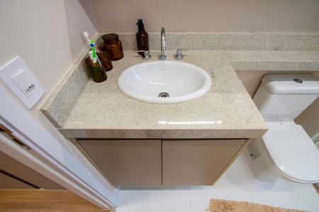 Apartamento à venda com 96m², 2 quartos e 2 vagasBanheiro do quarto 1