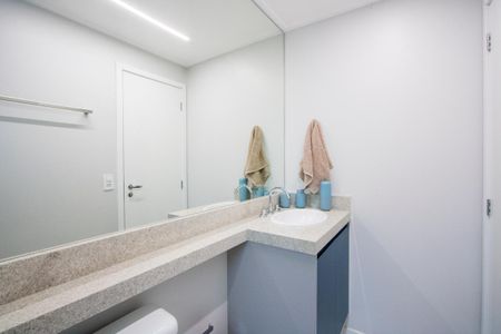 Apartamento à venda com 96m², 2 quartos e 2 vagasBanheiro do quarto 2