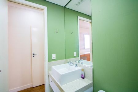 Apartamento à venda com 90m², 2 quartos e 2 vagasBanheiro do quarto 1