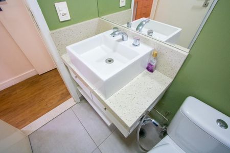 Apartamento à venda com 90m², 2 quartos e 2 vagasBanheiro do quarto 1