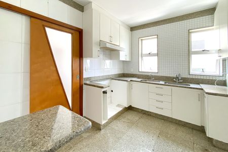 Apartamento para alugar com 242m², 4 quartos e 3 vagasCozinha