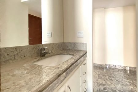Apartamento para alugar com 242m², 4 quartos e 3 vagasBanheiro