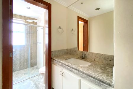 Apartamento para alugar com 242m², 4 quartos e 3 vagasBanheiro