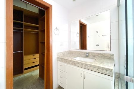 Apartamento para alugar com 242m², 4 quartos e 3 vagasBanheiro da Suíte 1