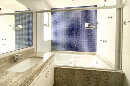 Apartamento para alugar com 242m², 4 quartos e 3 vagasBanheiro da Suíte 1