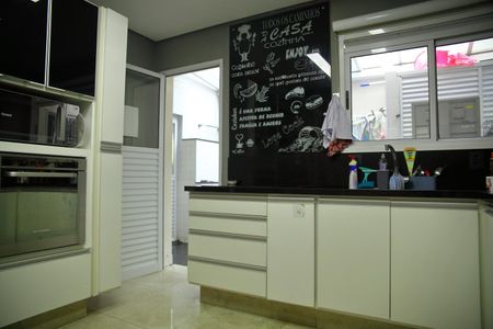 Casa de condomínio para alugar com 250m², 4 quartos e 4 vagasCozinha 