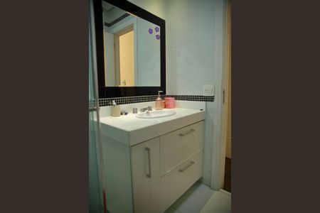 Casa de condomínio para alugar com 250m², 4 quartos e 4 vagasBanheiro Suíte 2 