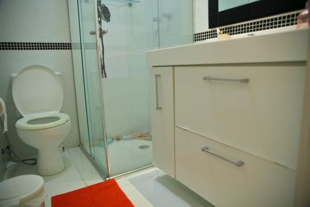 Casa de condomínio para alugar com 250m², 4 quartos e 4 vagasBanheiro Suíte 2 