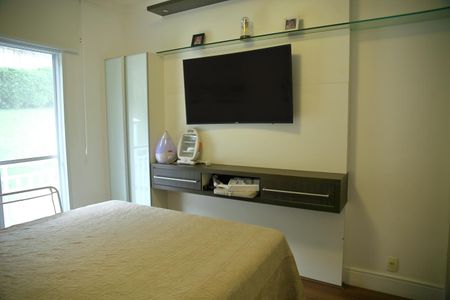 Casa de condomínio para alugar com 250m², 4 quartos e 4 vagasSuíte 1