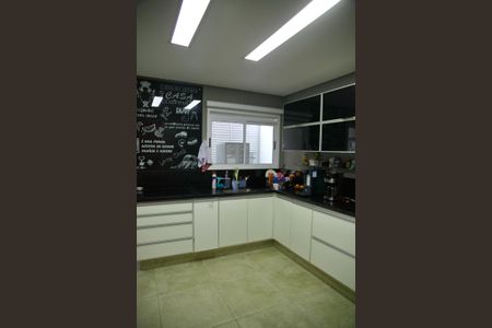 Casa de condomínio para alugar com 250m², 4 quartos e 4 vagasCozinha 