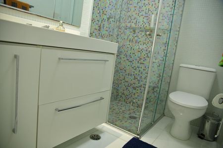 Casa de condomínio para alugar com 250m², 4 quartos e 4 vagasBanheiro Social 