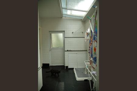 Casa de condomínio para alugar com 250m², 4 quartos e 4 vagasÁrea de Serviço