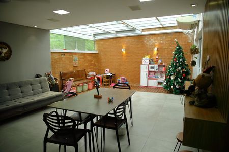 Casa de condomínio para alugar com 250m², 4 quartos e 4 vagasÁrea gourmet /Quintal 