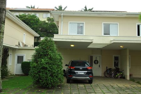 Casa de condomínio para alugar com 250m², 4 quartos e 4 vagasGaragem/Fachada