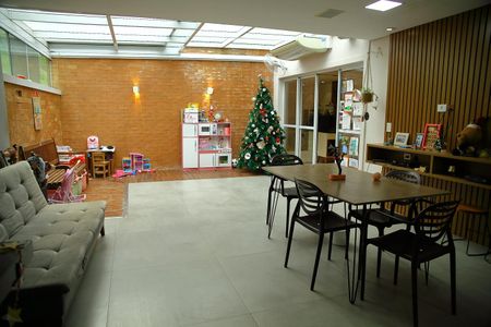 Casa de condomínio para alugar com 250m², 4 quartos e 4 vagasÁrea gourmet /Quintal 