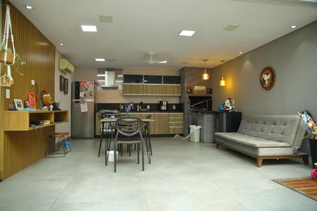 Casa de condomínio para alugar com 250m², 4 quartos e 4 vagasÁrea gourmet /Quintal 