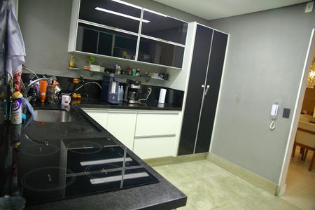 Casa de condomínio para alugar com 250m², 4 quartos e 4 vagasCozinha 