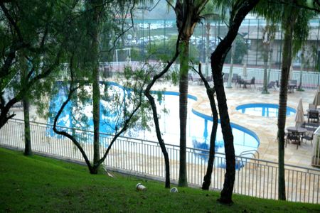 Casa de condomínio para alugar com 250m², 4 quartos e 4 vagasÁrea comum - Piscina