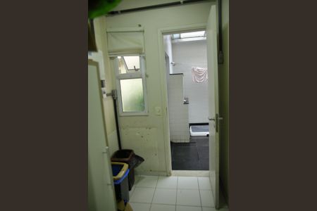 Casa de condomínio para alugar com 250m², 4 quartos e 4 vagasQuarto de Serviço