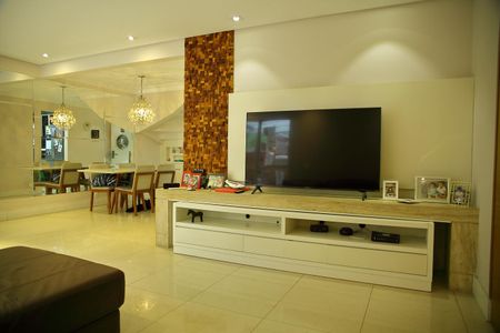 Casa de condomínio para alugar com 250m², 4 quartos e 4 vagasSala