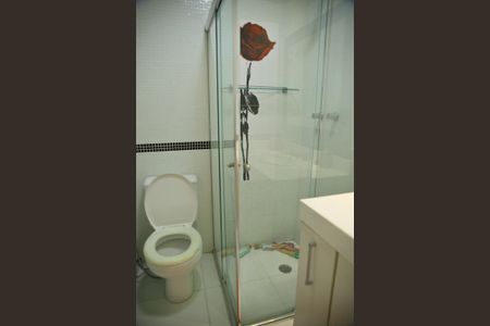 Casa de condomínio para alugar com 250m², 4 quartos e 4 vagasBanheiro Suíte 2 