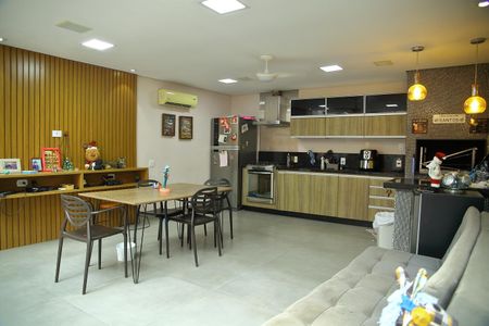 Casa de condomínio para alugar com 250m², 4 quartos e 4 vagasÁrea gourmet /Quintal 