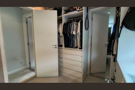 Apartamento à venda com 200m², 4 quartos e 2 vagasSuíte 2
