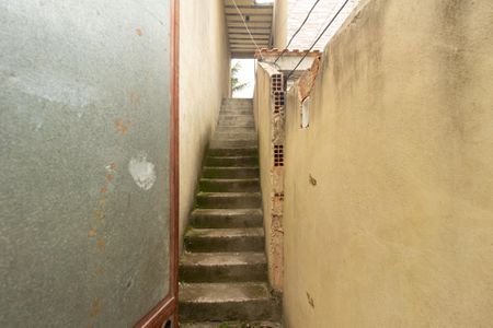 Casa para alugar com 45m², 1 quarto e sem vaga Casa para alugar com 45m², 1 quarto e sem vagaEscada