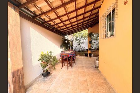 Casa à venda com 123m², 3 quartos e 2 vagas