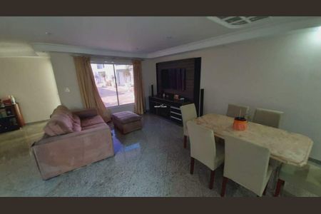 Casa à venda com 4 quartos, 325m² em Vila Bertioga, São Paulo