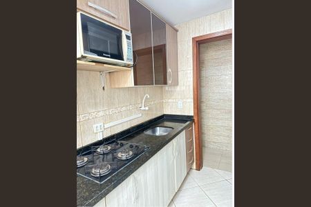 Cozinha de apartamento para alugar com 2 quartos, 50m² em Fazendinha, Curitiba