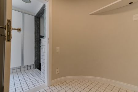 Apartamento à venda com 286m², 3 quartos e 1 vaga Apartamento à venda com 286m², 3 quartos e 1 vagaQuarto de Serviço