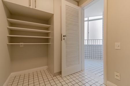 Apartamento à venda com 286m², 3 quartos e 1 vaga Apartamento à venda com 286m², 3 quartos e 1 vagaQuarto de Serviço