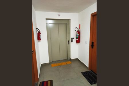 Apartamento à venda com 45m², 2 quartos e 1 vaga Apartamento à venda com 45m², 2 quartos e 1 vagaHall Elevador