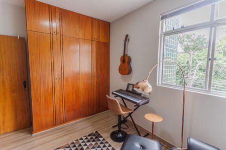 Apartamento à venda com 180m², 3 quartos e 2 vagas Apartamento à venda com 180m², 3 quartos e 2 vagasQuarto 1