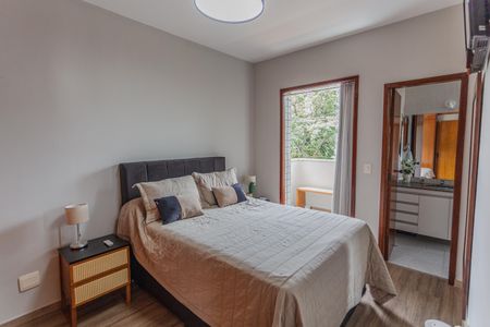 Apartamento à venda com 180m², 3 quartos e 2 vagas Apartamento à venda com 180m², 3 quartos e 2 vagasSuíte