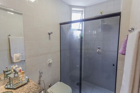 Apartamento à venda com 180m², 3 quartos e 2 vagas Apartamento à venda com 180m², 3 quartos e 2 vagasBanheiro da Suíte