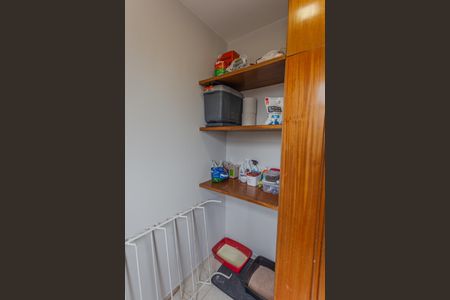 Apartamento à venda com 180m², 3 quartos e 2 vagas Apartamento à venda com 180m², 3 quartos e 2 vagasQuarto de Serviço