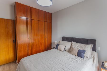 Apartamento à venda com 180m², 3 quartos e 2 vagas Apartamento à venda com 180m², 3 quartos e 2 vagasSuíte