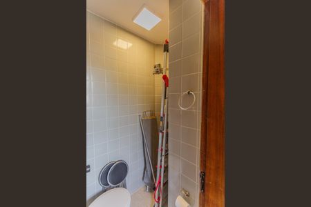 Apartamento à venda com 180m², 3 quartos e 2 vagas Apartamento à venda com 180m², 3 quartos e 2 vagasBanheiro de serviço