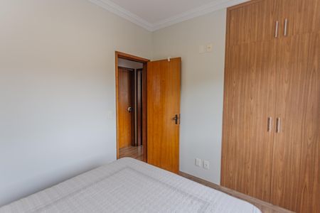 Apartamento à venda com 180m², 3 quartos e 2 vagas Apartamento à venda com 180m², 3 quartos e 2 vagasQuarto 2