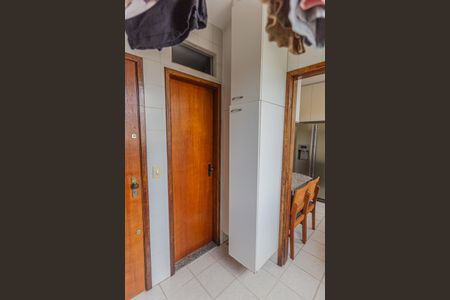 Apartamento à venda com 180m², 3 quartos e 2 vagas Apartamento à venda com 180m², 3 quartos e 2 vagasÁrea de Serviço