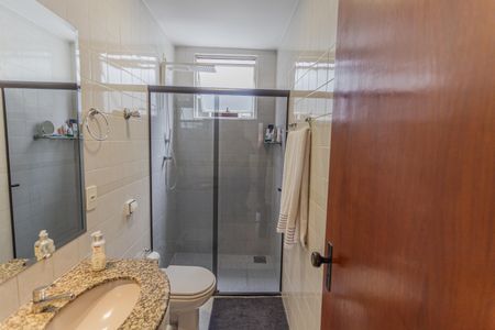 Apartamento à venda com 180m², 3 quartos e 2 vagas Apartamento à venda com 180m², 3 quartos e 2 vagasBanheiro Social