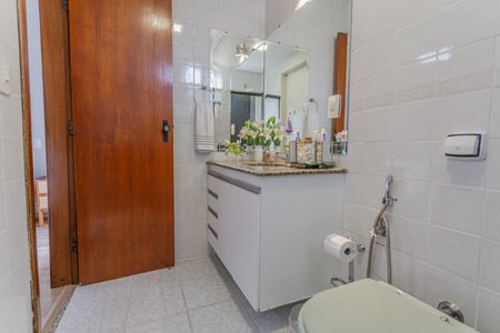 Apartamento à venda com 180m², 3 quartos e 2 vagas Apartamento à venda com 180m², 3 quartos e 2 vagasBanheiro da Suíte